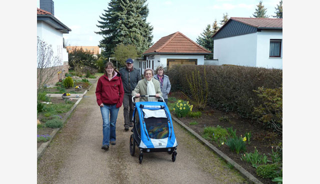 Kinderanhaenger mit Baby Kinderanhaenger mit Baby